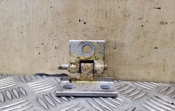 Volvo XC90 Rear door upper hinge
