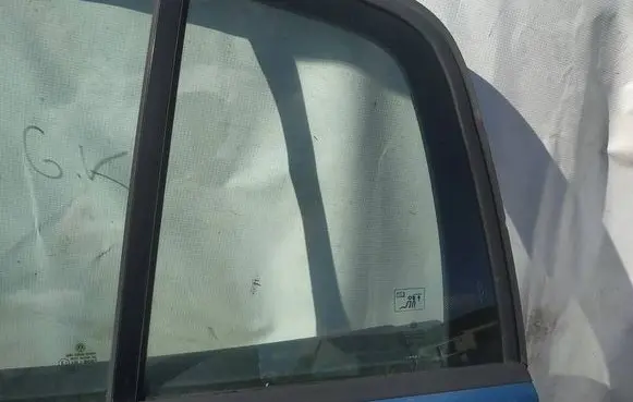 Volkswagen Golf Plus Rear vent window glass AS2