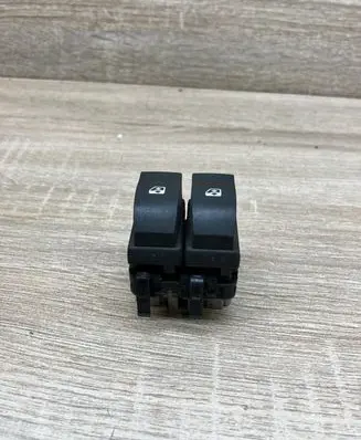 Renault Megane II Electric window control switch 015088A