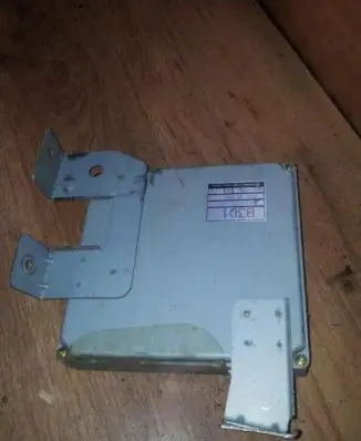 Mazda 121 SM Engine control unit/module b3d118881c meosj102