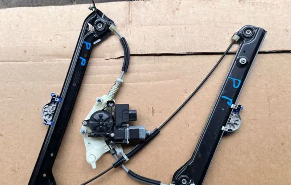 BMW 6 G32 Gran Turismo Front door window regulator with motor 8492652