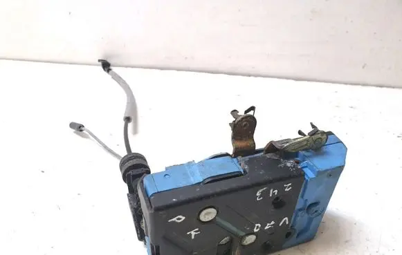 Volvo XC70 Front door lock 30753824