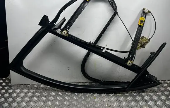Audi A6 S6 C6 4F Front door window/glass frame 4F0837629 976374 4F0837461D