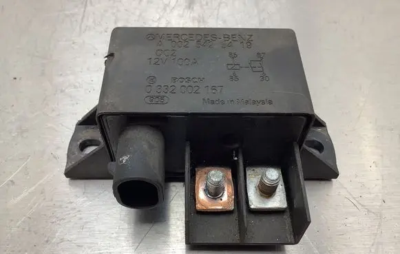 Mercedes-Benz E W211 Charging relay A0025426419 0332002167