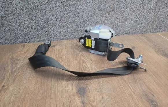 Hyundai i40 Front seatbelt 3Z000TX