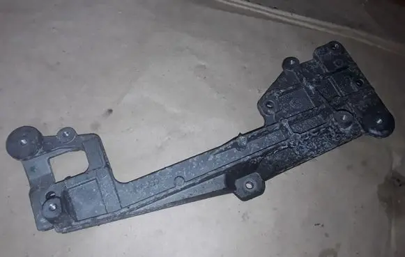 Skoda Octavia Mk2 (1Z) EGR valve cooler bracket 03G131159