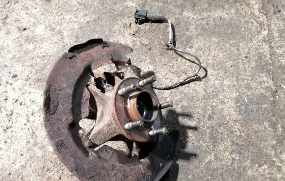 Volvo S40 Front wheel hub