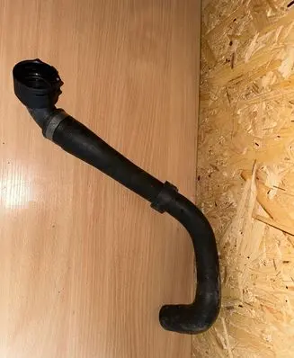 Volvo XC60 Engine coolant pipe/hose 32252070
