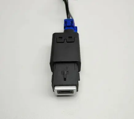 Peugeot 208 I USB socket connector 9848394780 9852057080