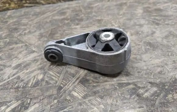 Mini One - Cooper R50 - 53 Engine mount bracket 675640602
