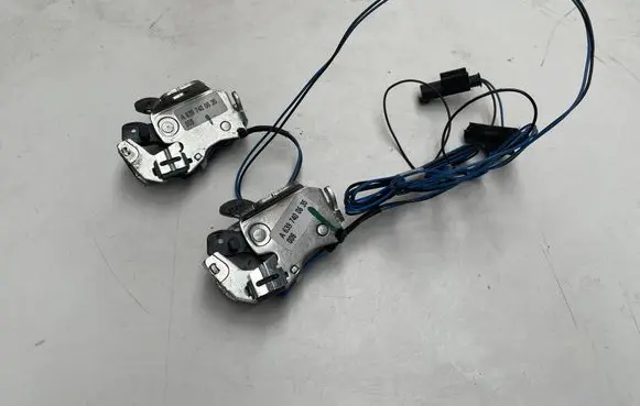 Mercedes-Benz Vito Viano W447 Rear glass lock/latch W384 A6397400635
