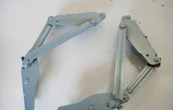 Renault Fluence Tailgate hinge 