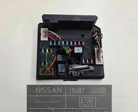 Nissan Qashqai Fuse module 519228324 284B7JD00B