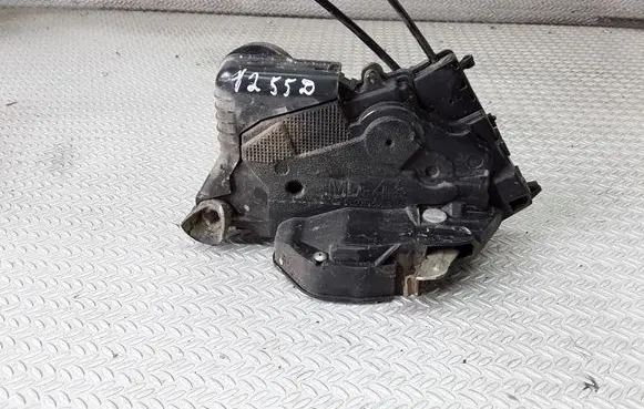 Toyota Yaris Front door lock 