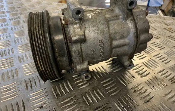 Renault Clio II Air conditioning (A/C) compressor (pump) 8200315744
