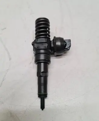 Volkswagen Golf V Fuel injector 038130073AG