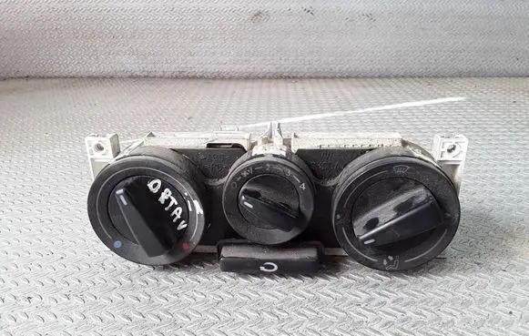 Skoda Octavia Mk1 (1U) Climate control unit 1J0819045E