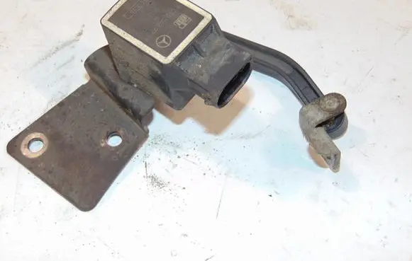 Mercedes-Benz ML W164 Headlight/headlamp level sensor A0105427717
