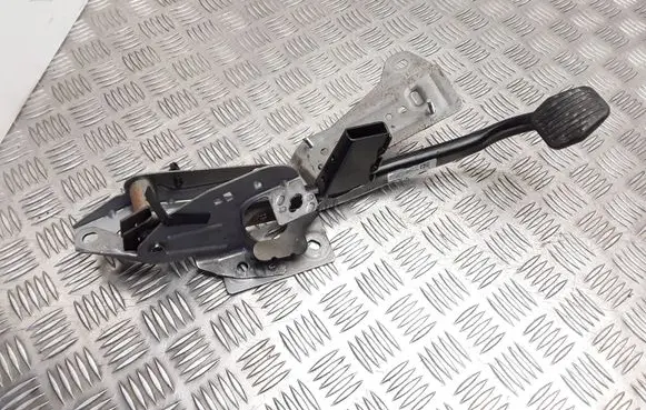 Ford Focus Brake pedal BV612467GC