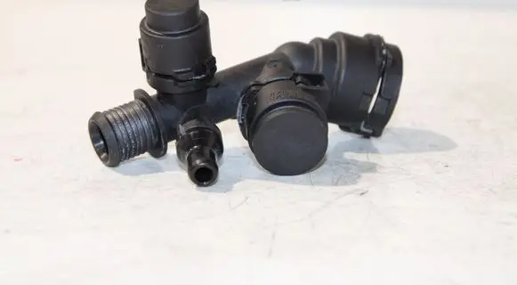 BMW 5 F10 F11 Engine coolant pipe/hose 8514057