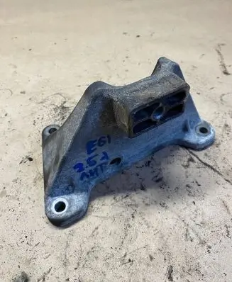 BMW 5 E60 E61 Gearbox mounting bracket 6761107
