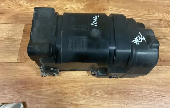 Volkswagen Golf V Other engine bay part 03C103502L