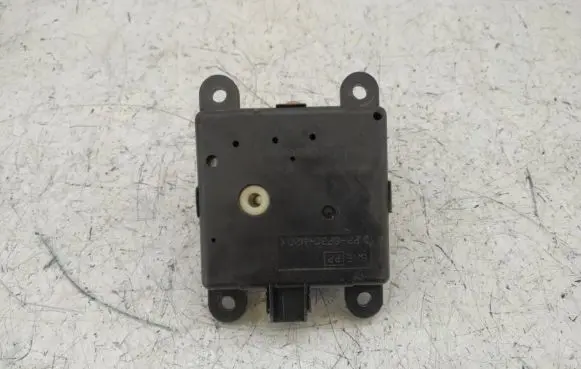 Nissan Primera Air flap motor/actuator 3T05030820