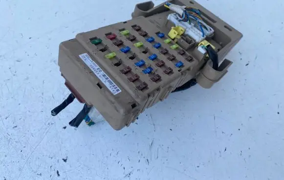 Subaru Legacy Fuse module 82201AJ000