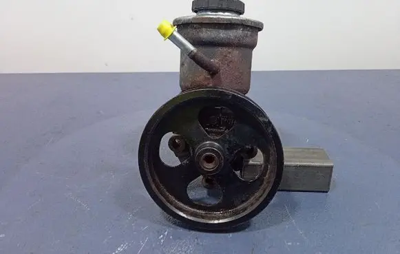 Toyota Avensis Verso Power steering pump 
