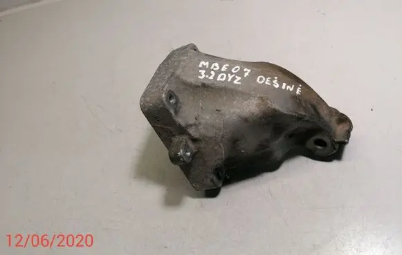 Mercedes-Benz E W211 Engine mounting bracket A6422230104