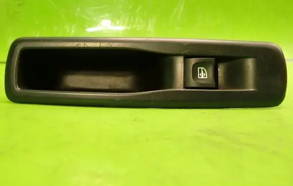 Renault Laguna III Quarter vent window switch 82944002R