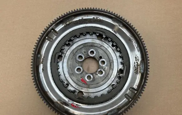 Volkswagen Touran I Flywheel 03L105266DB