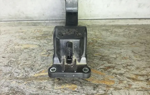 Mercedes-Benz Sprinter W906 Accelerator throttle pedal A9063000404 0280755023