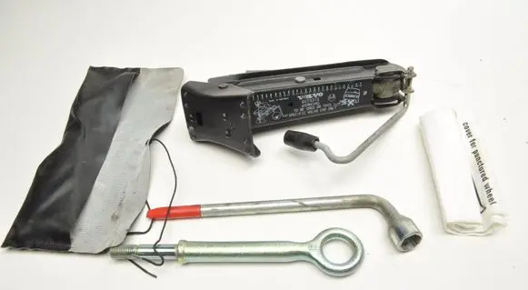 Volvo XC70 Lift Jack 8679370
