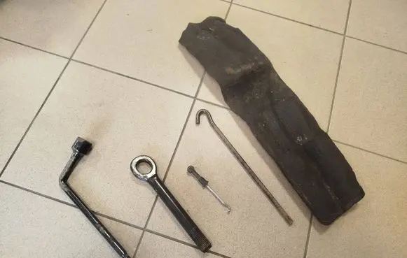 KIA Sportage Tool set 