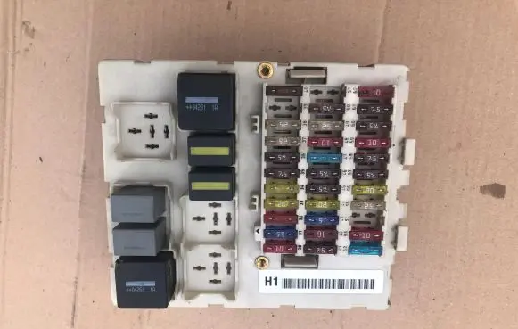 Ford Focus Fuse module 2M5T14A073BE