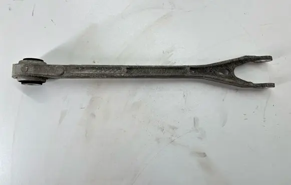Dodge Challenger Rear control arm 68210633AA