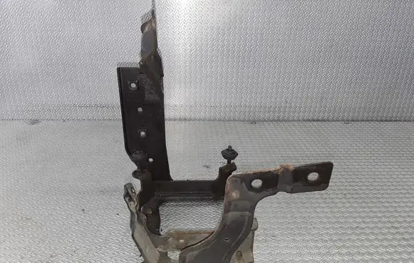 Ford Focus Power steering pump mounting bracket 3M513K738AB