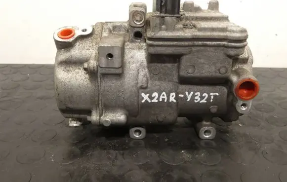 Toyota RAV 4 (XA40) Air conditioning (A/C) compressor (pump) 042200-0533 ES27C