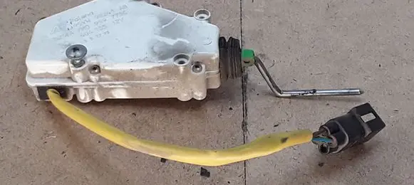 Fuel tank cap lock motor