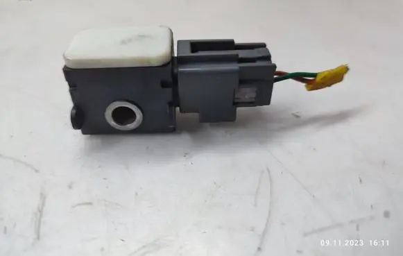 Hyundai Santa Fe Airbag deployment crash/impact sensor 959202B000