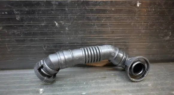 Audi A3 S3 8P Breather hose/pipe 03G103493D