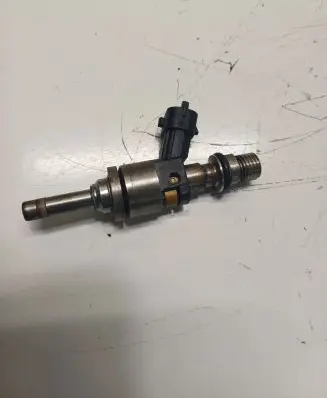 Porsche Cayenne (9PA) Fuel injector 94811012882