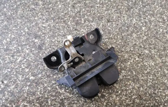 Audi A4 S4 B5 8D Tailgate/trunk/boot lock/catch/latch 8D9827520A