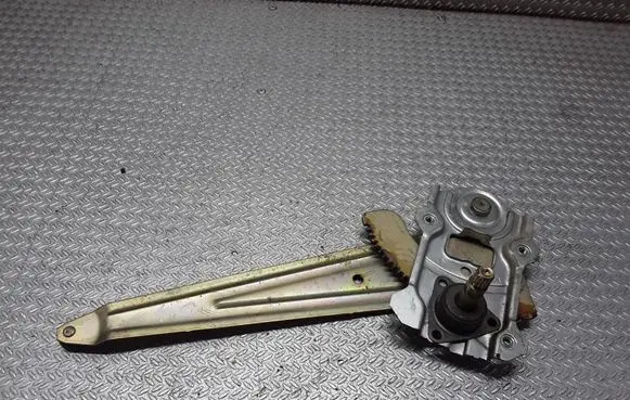 Rear door manual window regulator
