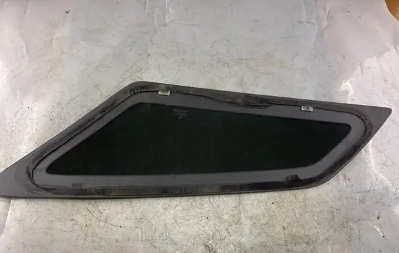 Chrysler 300 - 300C Rear side window