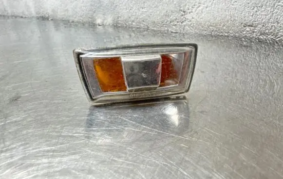 Opel Astra H Front fender indicator light 13131298 13131299