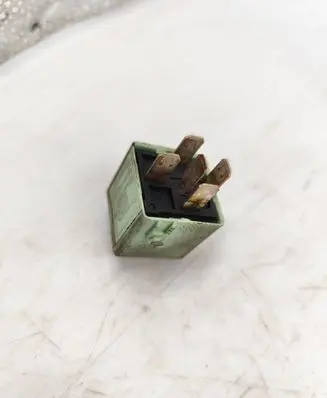 BMW 5 E39 Other relay V23134A59X312 8373700 6156
