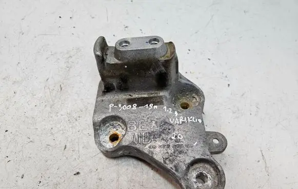 Peugeot 3008 II Engine mounting bracket 9807980580