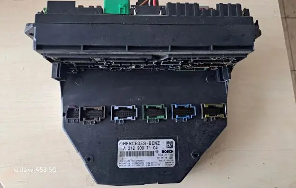 Mercedes-Benz E A207 Fuse box set A2129007104 A0025428719 A0025428319